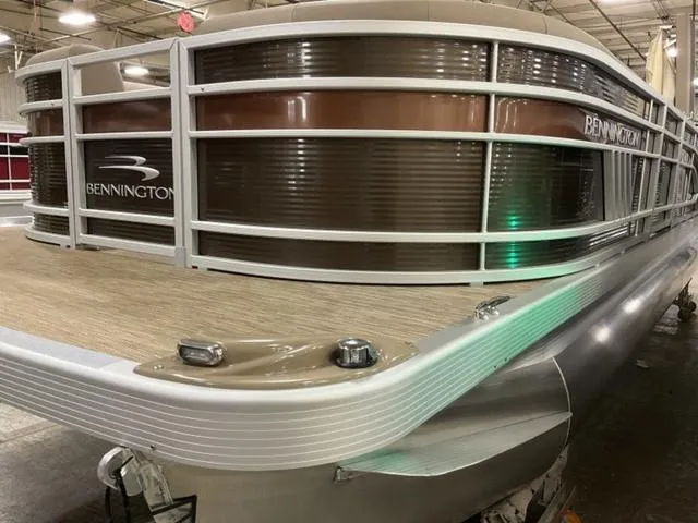 Slide: The Image of Bennington 23LL (23' L-Series L-Bench) 2023 - 2