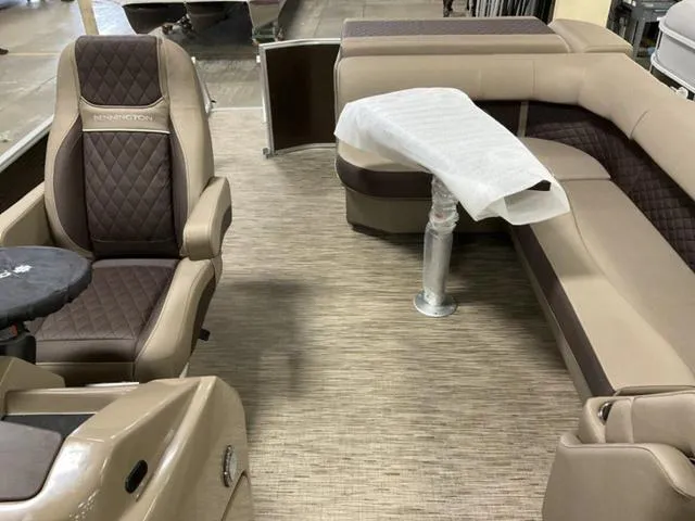 Slide: The Image of Bennington 23LL (23' L-Series L-Bench) 2023 - 5