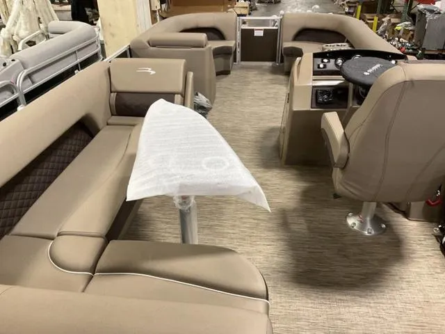 Slide: The Image of Bennington 23LL (23' L-Series L-Bench) 2023 - 8