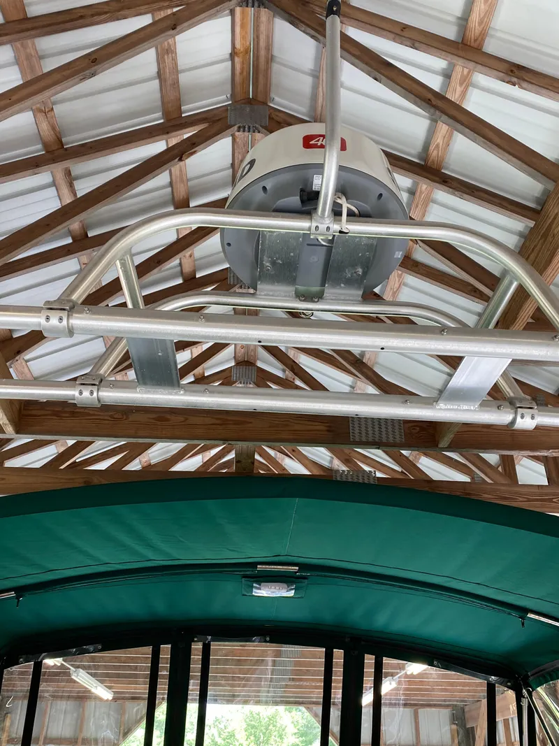 Slide: The Image of 1988 Blackfin 29 Flybridge under wooden roof, showcasing radar and green canopy. - 38
