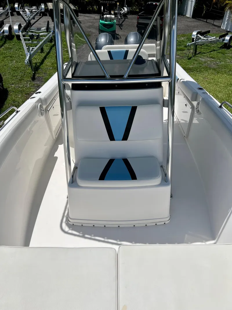 Slide: The Image of 2005 Century 2600 Center Console boat with white and blue seating. - 19