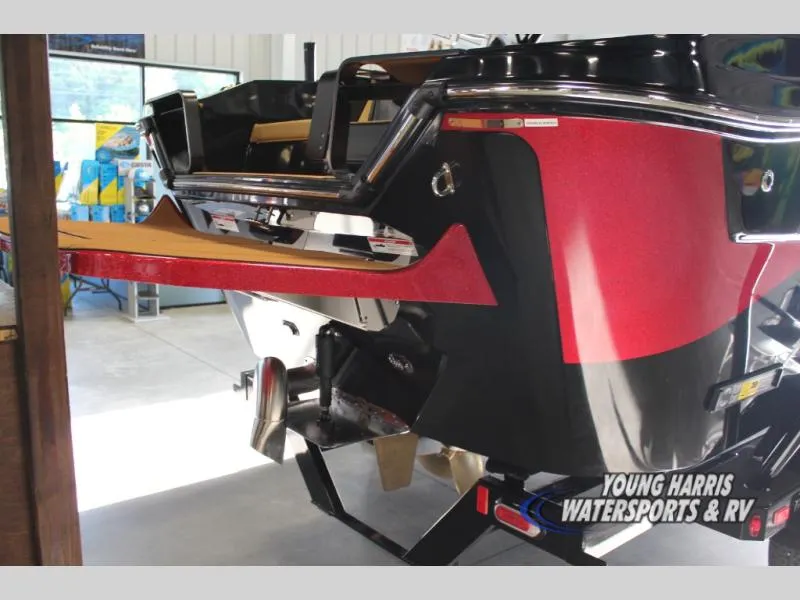 Slide: The Image of Heyday Wake Boats H22 2026 - 4