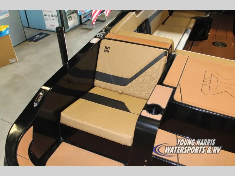 Slide: The Image of Heyday Wake Boats H22 2026 - 7
