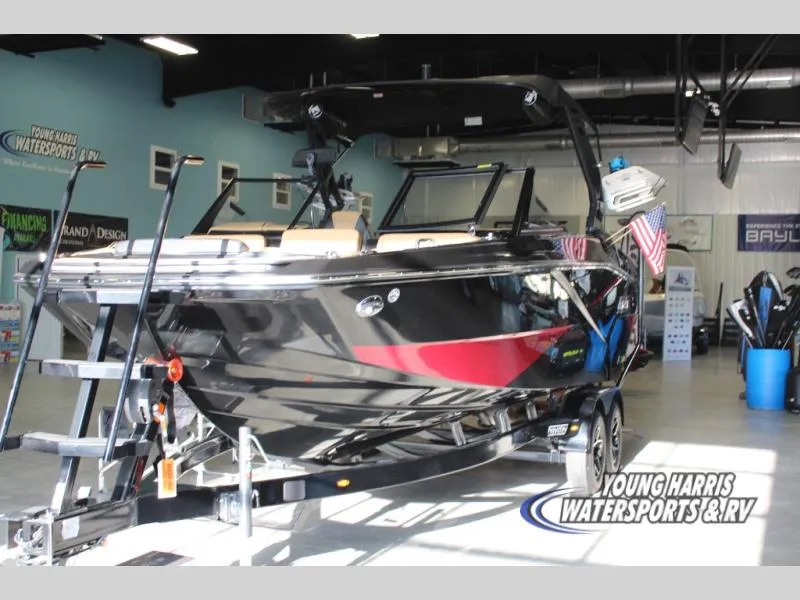 Slide: The Image of Heyday Wake Boats H22 2026 - 3