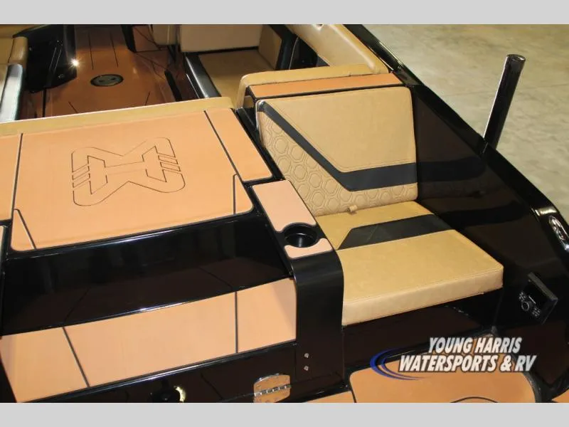 Slide: The Image of Heyday Wake Boats H22 2026 - 6