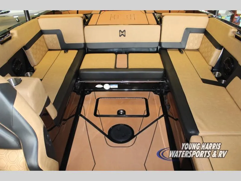 Slide: The Image of Heyday Wake Boats H22 2026 - 9