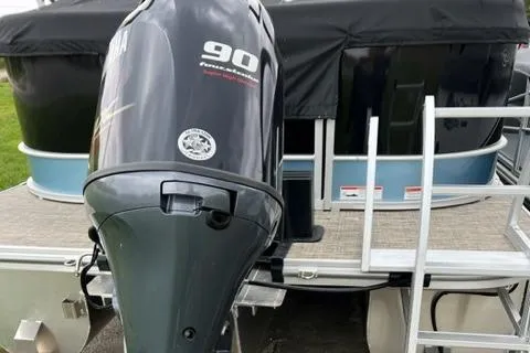 Slide: The Image of 2023 SunCatcher Select 20RC pontoon boat with Yamaha 90 horsepower outboard motor. - 6
