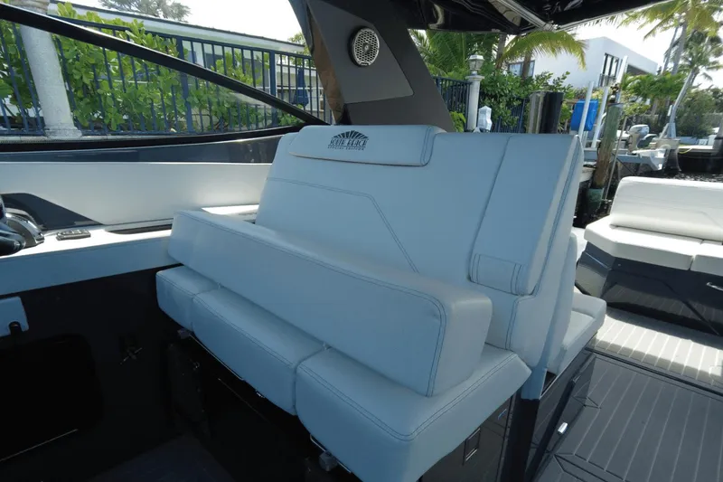 Slide: The Image of Cruisers 38 GLS OB SOUTH BEACH 2022 - 23