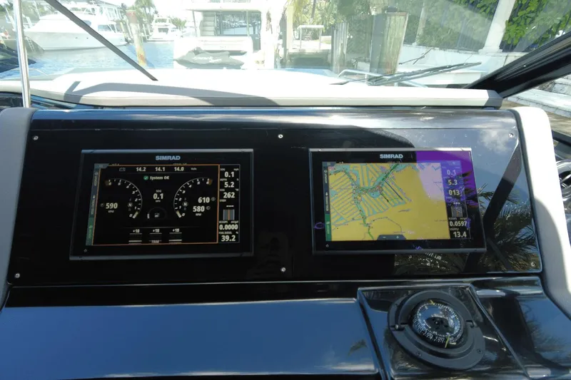 Slide: The Image of Cruisers 38 GLS OB SOUTH BEACH 2022 - 24
