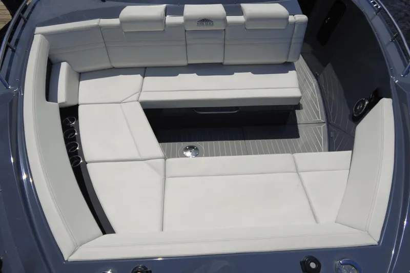 Slide: The Image of Cruisers 38 GLS OB SOUTH BEACH 2022 - 30