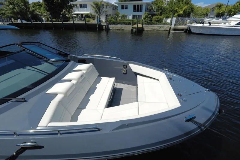 Slide: The Image of Cruisers 38 GLS OB SOUTH BEACH 2022 - 34
