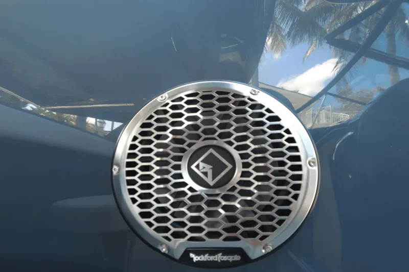 Slide: The Image of Cruisers 38 GLS OB SOUTH BEACH 2022 - 35