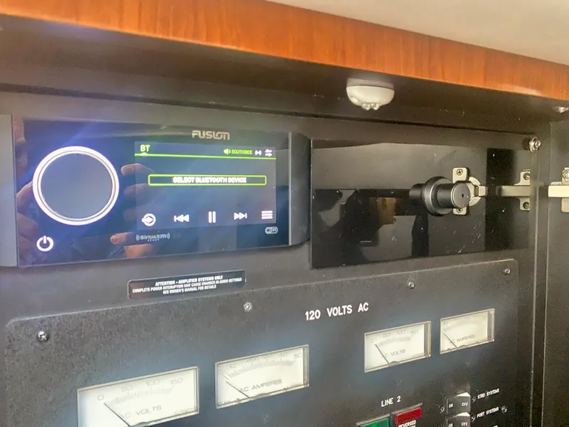 Slide: The Image of Control panel of a 2005 Sea Ray 420 Sundancer boat with Fusion stereo system. - 33