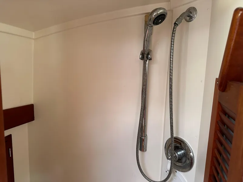 Slide: The Image of Shower area in 2001 Mast & Mallet 38 Picnic Boat, featuring chrome fixtures. - 21