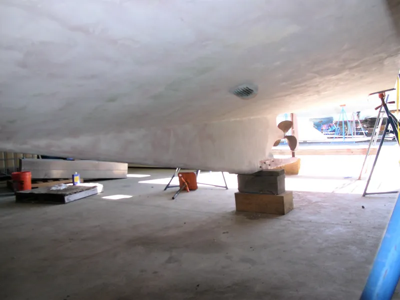 Slide: The Image of Bottom view of a 2001 Mast & Mallet 38 Picnic Boat in dry dock. - 30