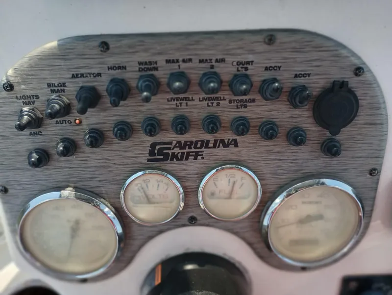 Slide: The Image of Control panel of a 2014 Carolina Skiff Sea Skiff 21 boat. - 34