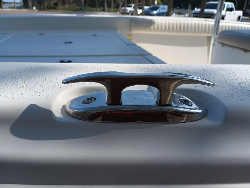 Slide: The Image of 2014 Carolina Skiff Sea Skiff 21 boat cleat on deck. - 6