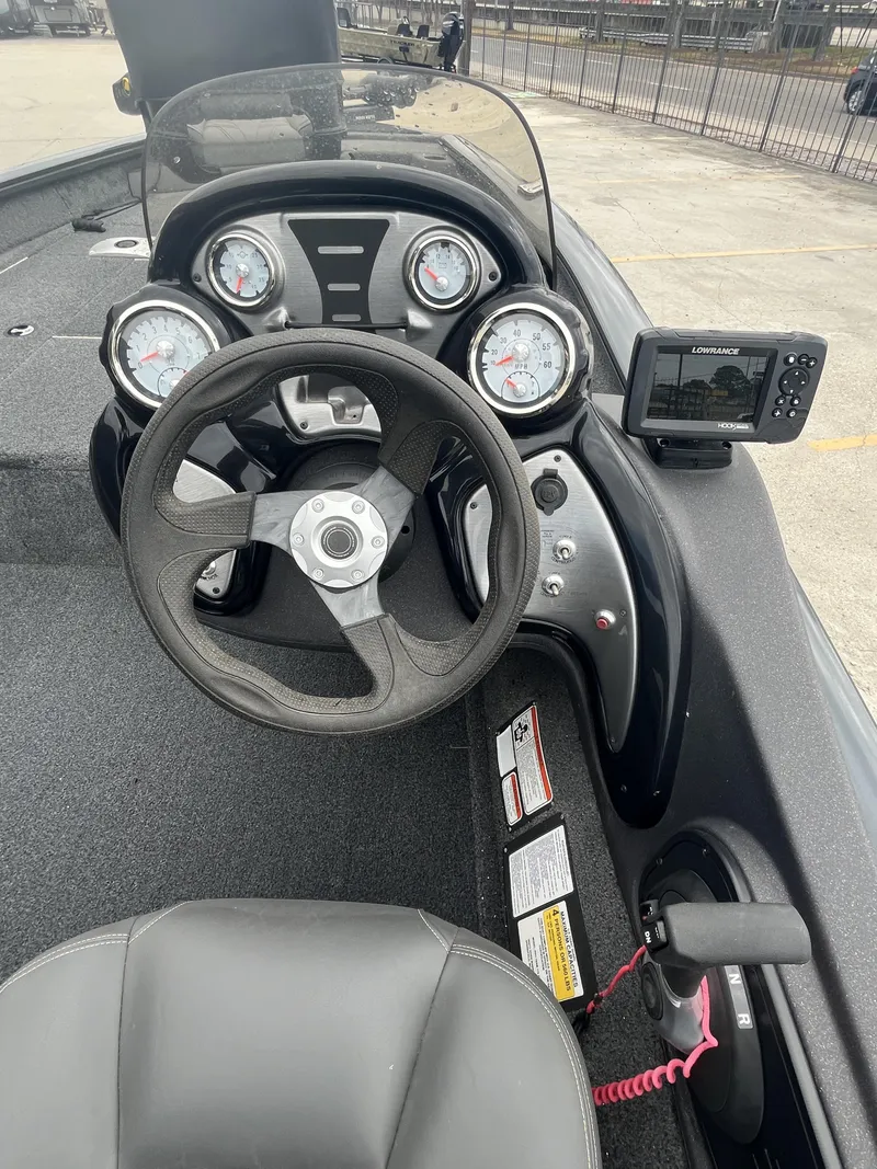 Slide: The Image of Tracker Pro Team 175 TF 2022 - 11