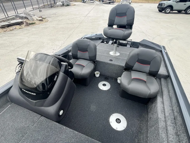 Slide: The Image of Tracker Pro Team 175 TF 2022 - 12