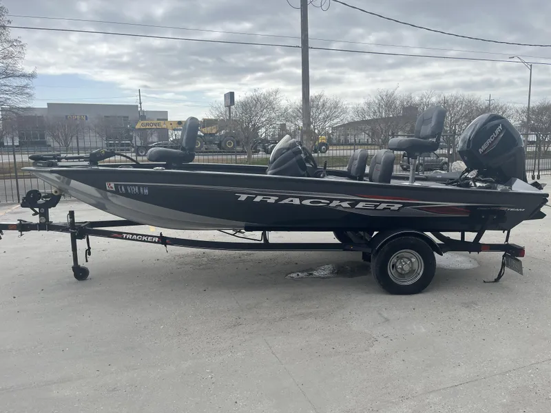 Slide: The Image of Tracker Pro Team 175 TF 2022 - 3