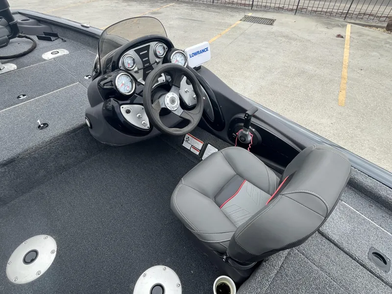 Slide: The Image of Tracker Pro Team 175 TF 2022 - 6