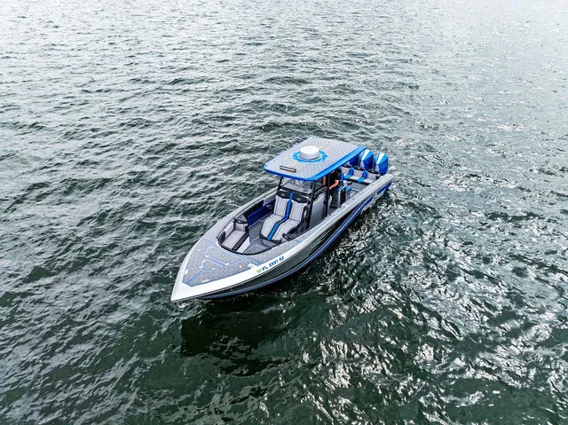 Slide: The Image of Fountain 34 Center Console 2018 - 34