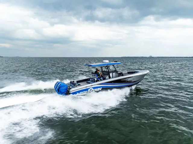 Slide: The Image of Fountain 34 Center Console 2018 - 44
