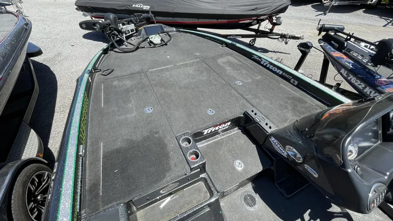 Slide: The Image of Triton 21 TrX 2018 - 15