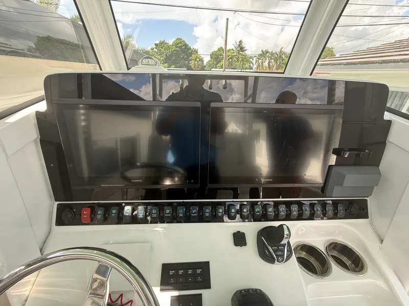 Slide: The Image of Sea Hunt GAMEFISH 28 CB 2024 - 38