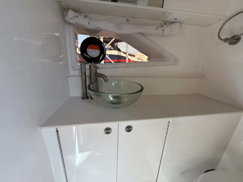 Slide: The Image of Sea Ray Sundancer 320 Outboard 2027 - 20