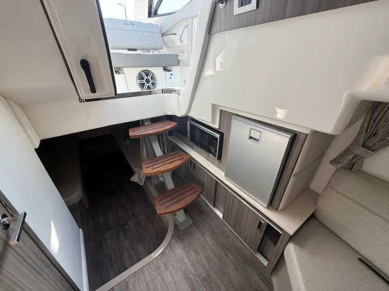 Slide: The Image of Sea Ray Sundancer 320 Outboard 2027 - 24