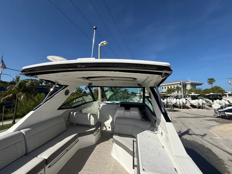 Slide: The Image of Sea Ray Sundancer 320 Outboard 2027 - 31