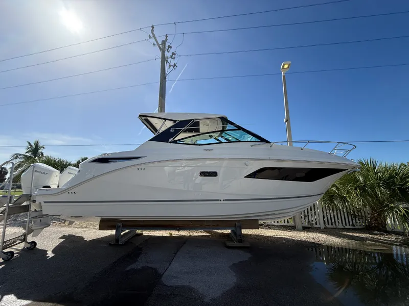 The Image of Sea Ray Sundancer 320 Outboard 2027 - 0
