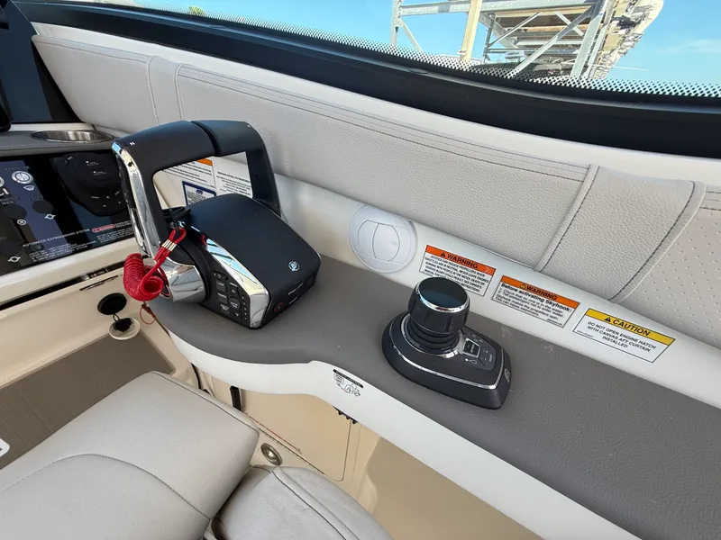 Slide: The Image of Sea Ray Sundancer 320 Outboard 2027 - 12