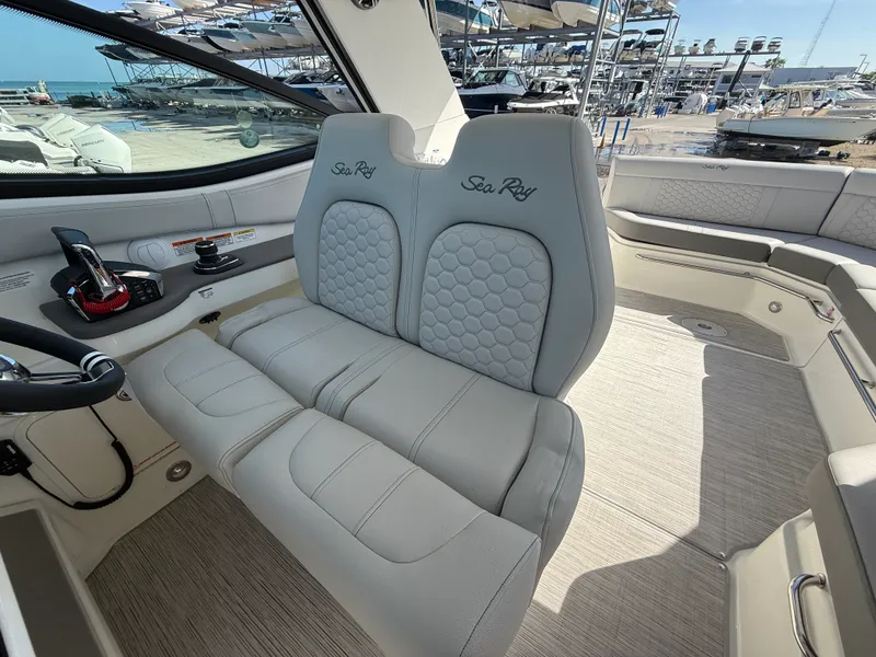 Slide: The Image of Sea Ray Sundancer 320 Outboard 2027 - 9