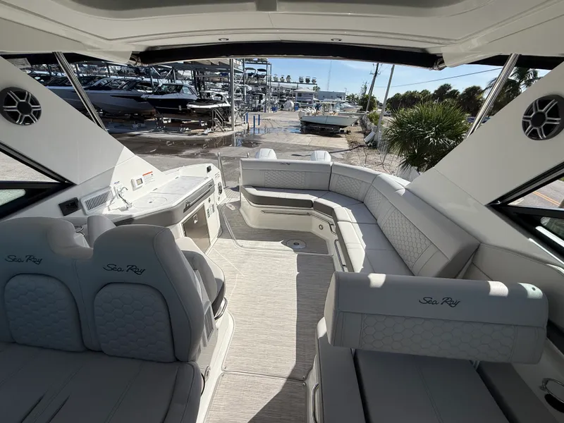 Slide: The Image of Sea Ray Sundancer 320 Outboard 2027 - 26