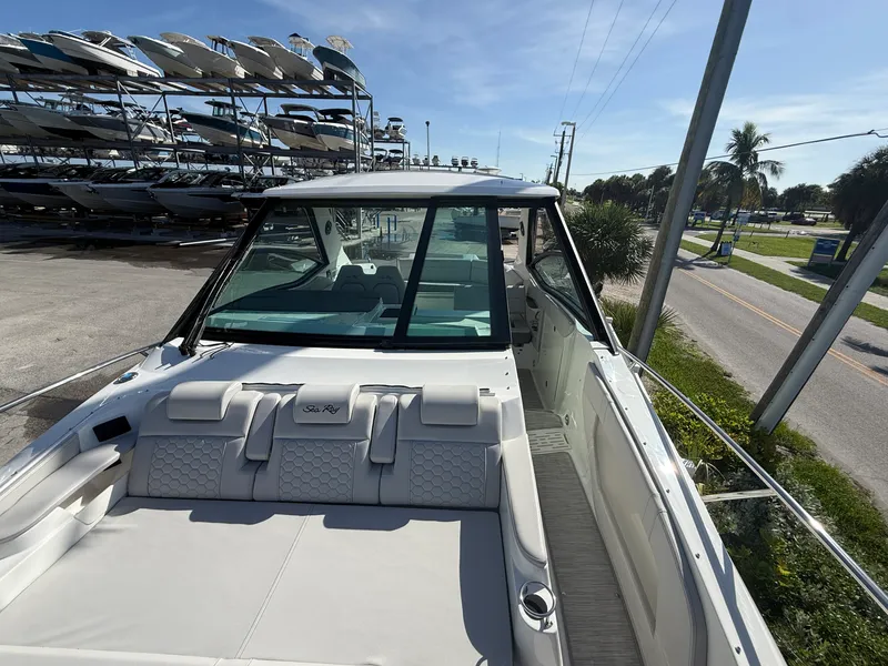 Slide: The Image of Sea Ray Sundancer 320 Outboard 2027 - 6