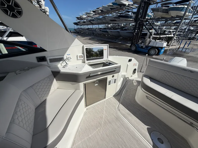 Slide: The Image of Sea Ray Sundancer 320 Outboard 2027 - 29