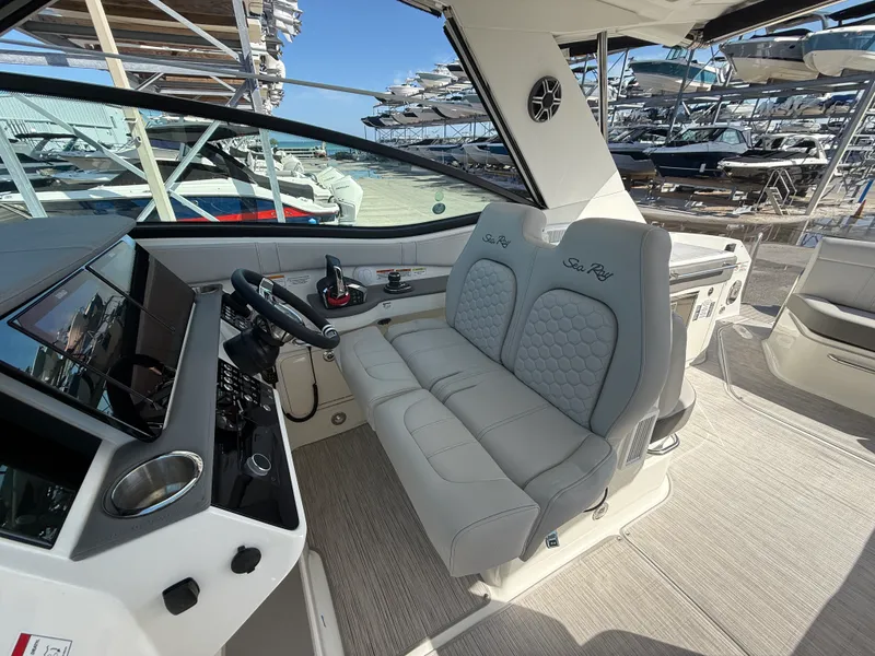 Slide: The Image of Sea Ray Sundancer 320 Outboard 2027 - 8