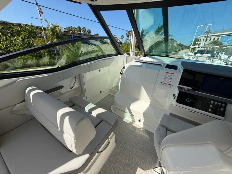 Slide: The Image of Sea Ray Sundancer 320 Outboard 2027 - 13