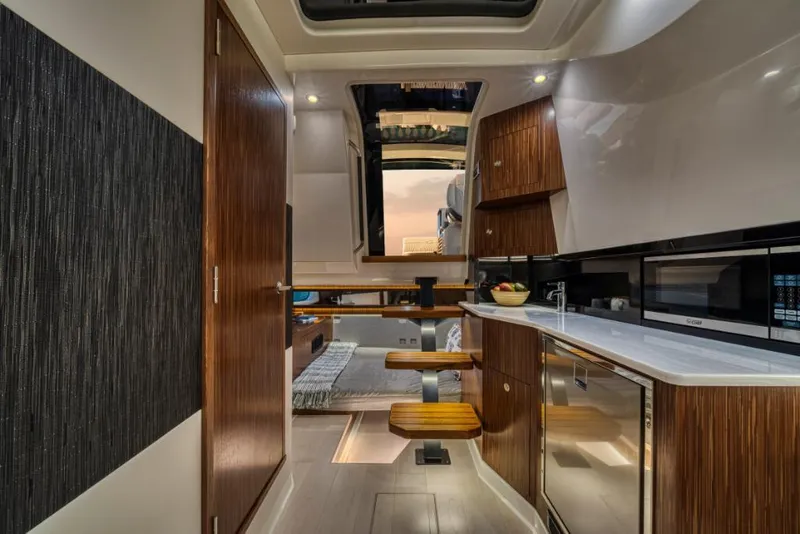 Slide: The Image of Sea Ray Sundancer 370 Outboard 2024 - 31