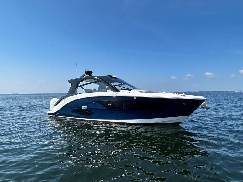 Slide: The Image of Sea Ray Sundancer 370 Outboard 2024 - 4