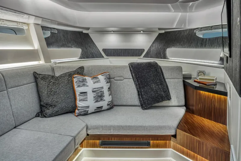 Slide: The Image of Sea Ray Sundancer 370 Outboard 2024 - 33