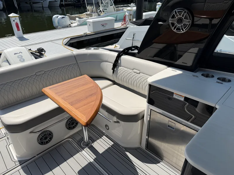 Slide: The Image of Sea Ray Sundancer 370 Outboard 2024 - 10