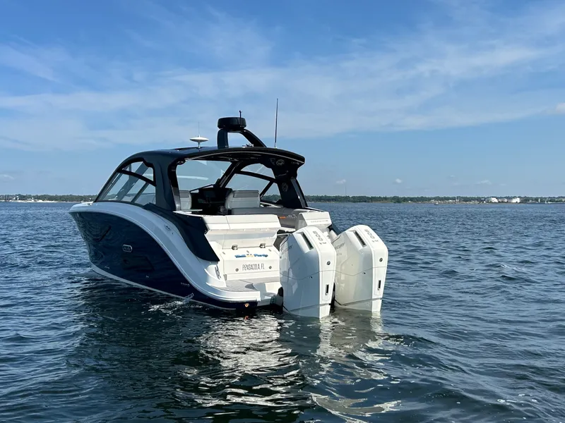 Slide: The Image of Sea Ray Sundancer 370 Outboard 2024 - 7