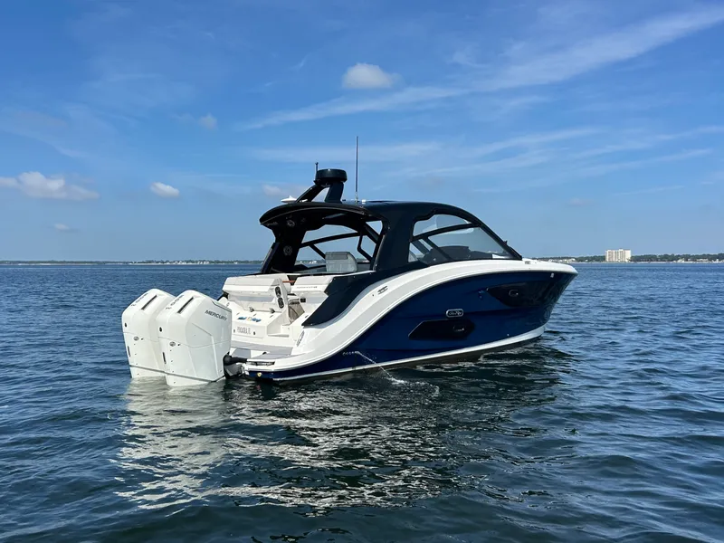 Slide: The Image of Sea Ray Sundancer 370 Outboard 2024 - 6