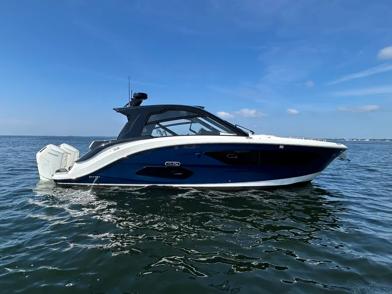 Slide: The Image of Sea Ray Sundancer 370 Outboard 2024 - 5