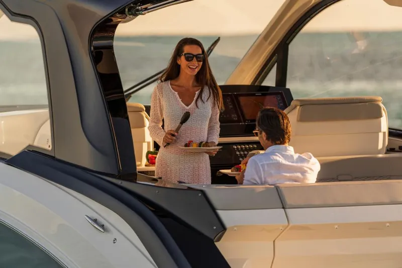 Slide: The Image of Sea Ray Sundancer 370 Outboard 2024 - 11