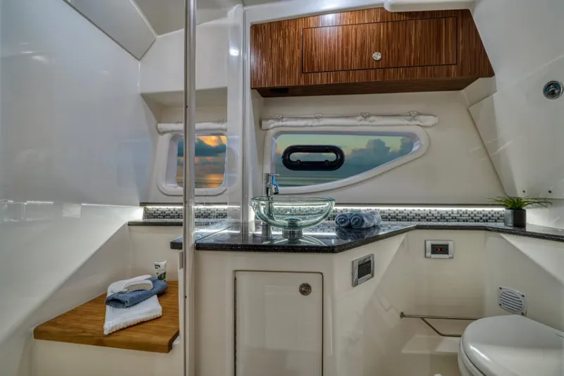 Slide: The Image of Sea Ray Sundancer 370 Outboard 2024 - 37