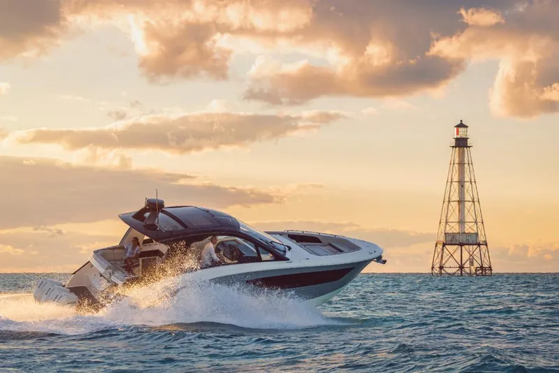 Slide: The Image of Sea Ray Sundancer 370 Outboard 2024 - 4